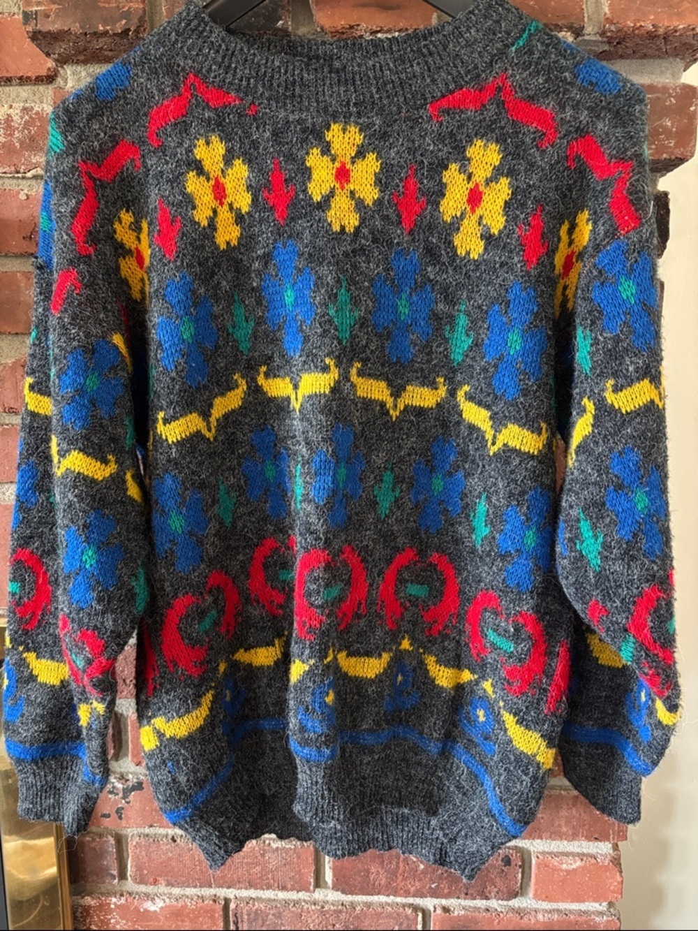 Vintage Brunny Crewneck Sweater with Multicolor Floral Motif 70’s 80’s Men Women